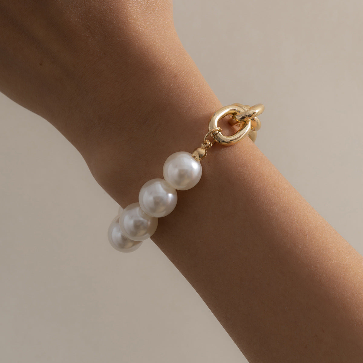 Womens Metal Chain Bracelet With Pearl Simple Geometric Design Electroplated Jewelry Elegant Gift Perfect Gift