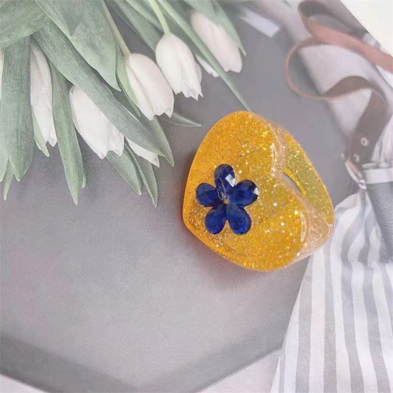 Womens Fashion Ring With Resin Flower Heart Design And Glitter Sequin Accents Rainbow Rings Quality Women Girl
