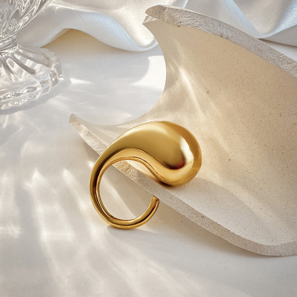 Elegant Water Drop Ring in Gold Tone Stainless Steel for Women Old Money Style Jewelry Elegant Sparkling Style