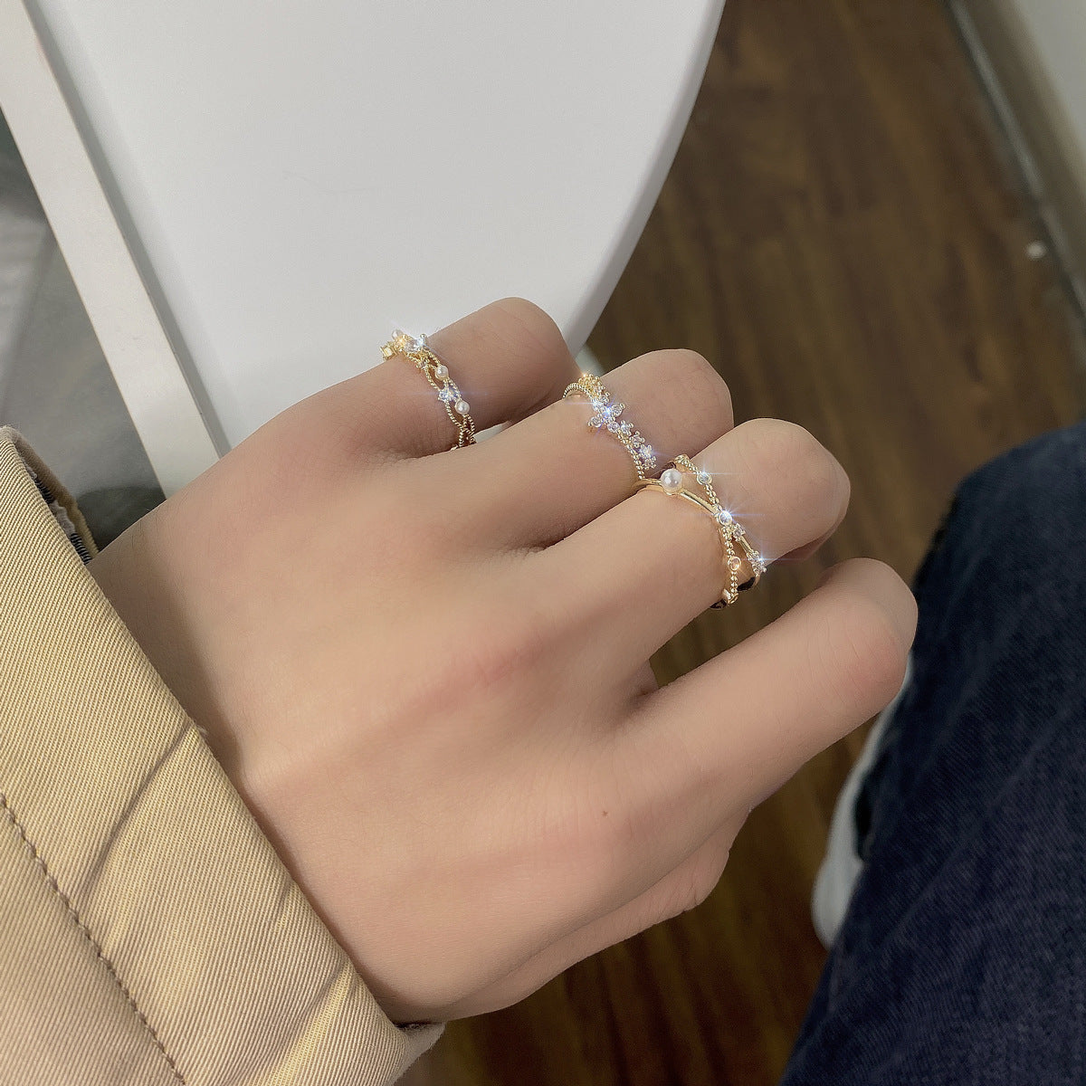 Womens Crown Ring Set Korean Design Three Piece Electroplated Copper Ring Jewelry Gift for Her Niche Look Look