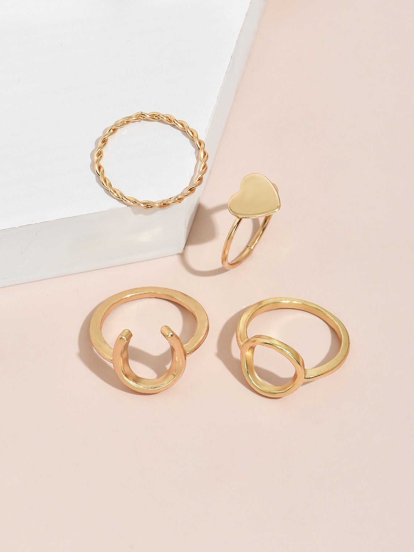 Fashionable Zinc Alloy Ring For Women Beautiful Everyday Accessory High Quality Design Ring Elegant Shine Look