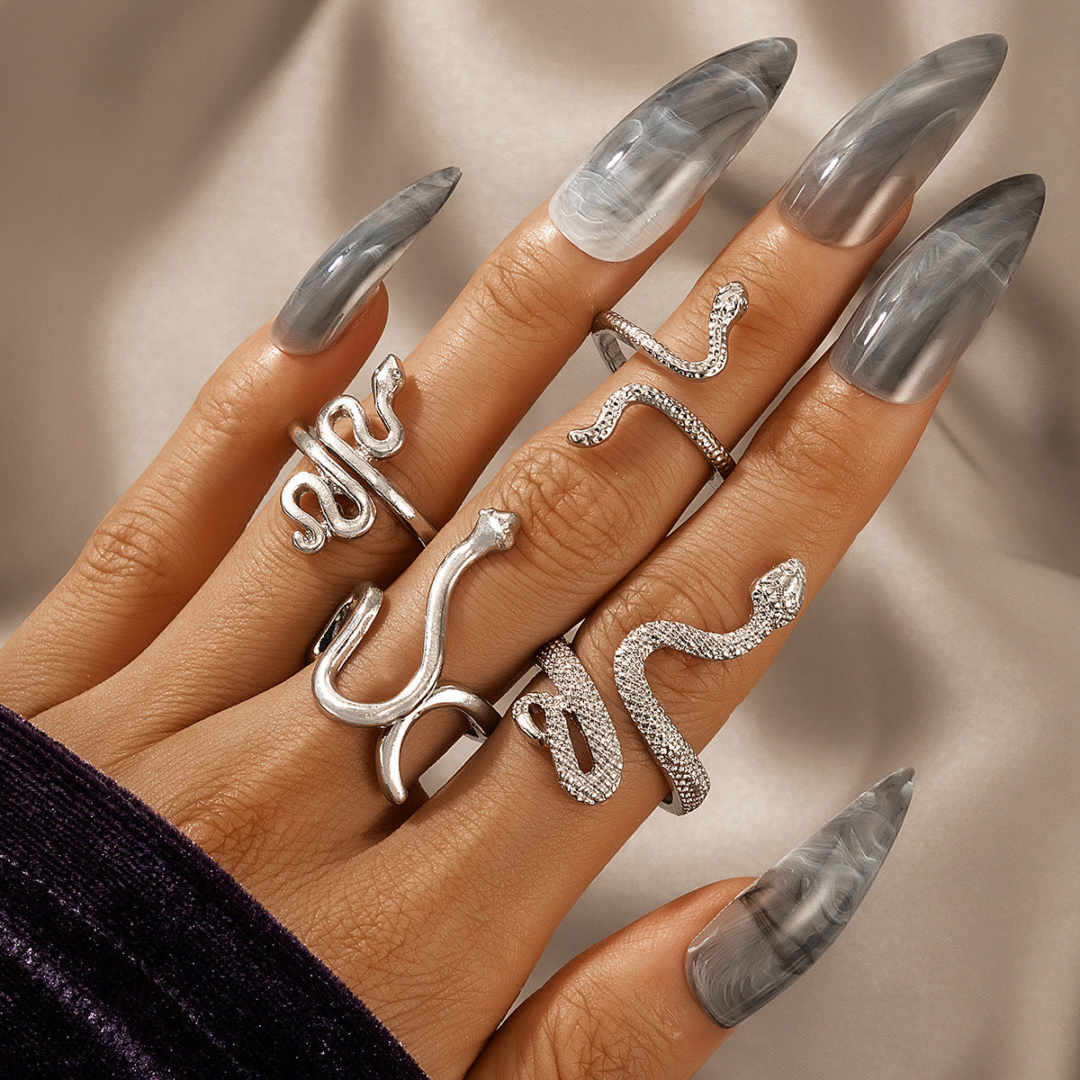 Unisex Alloy Ring Set Vintage Punk Snake Rings Electroplated Finish Unique Look Four Piece Rings Set Fashion Jewelry