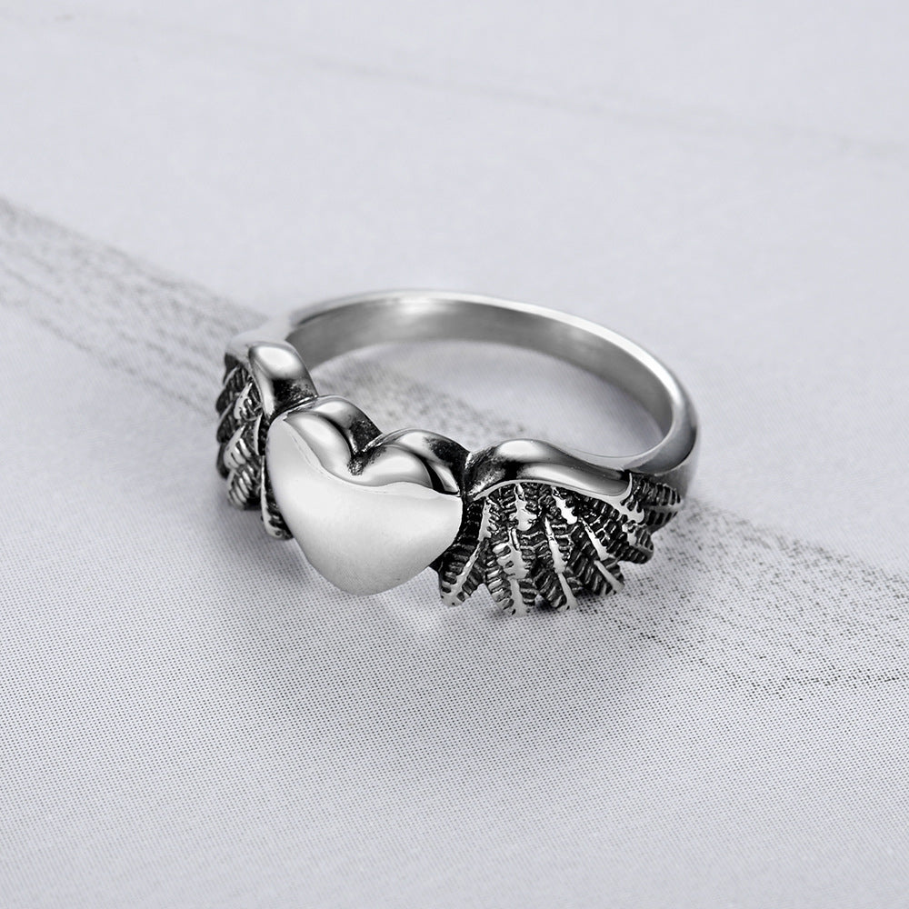 Heart-shaped wings locomotive ladies ring