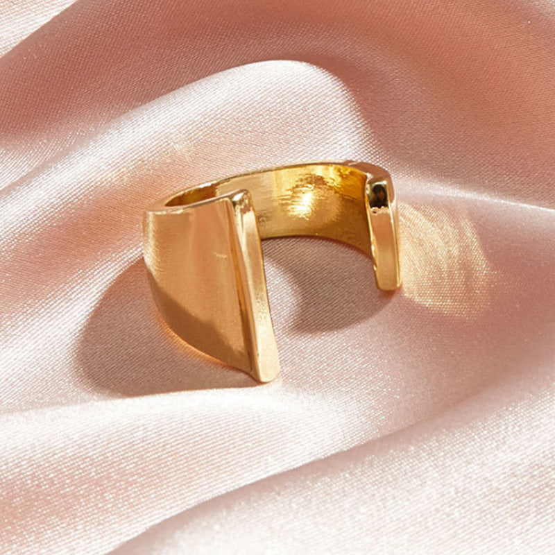 Gold Alloy Letter Ring For Women Initial Alphabet Ring Electroplated Simple Fashion Jewelry Gift For Daily Wear Style