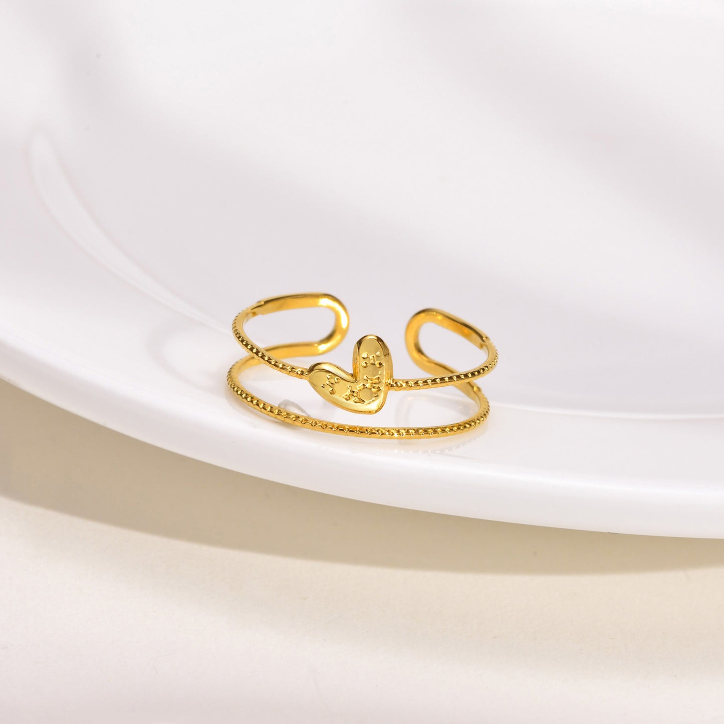 Womens Heart Shaped Ring 18K Gold Plated Titanium Steel Adjustable Open Ring Elegant Circle Jewelry Gift Style