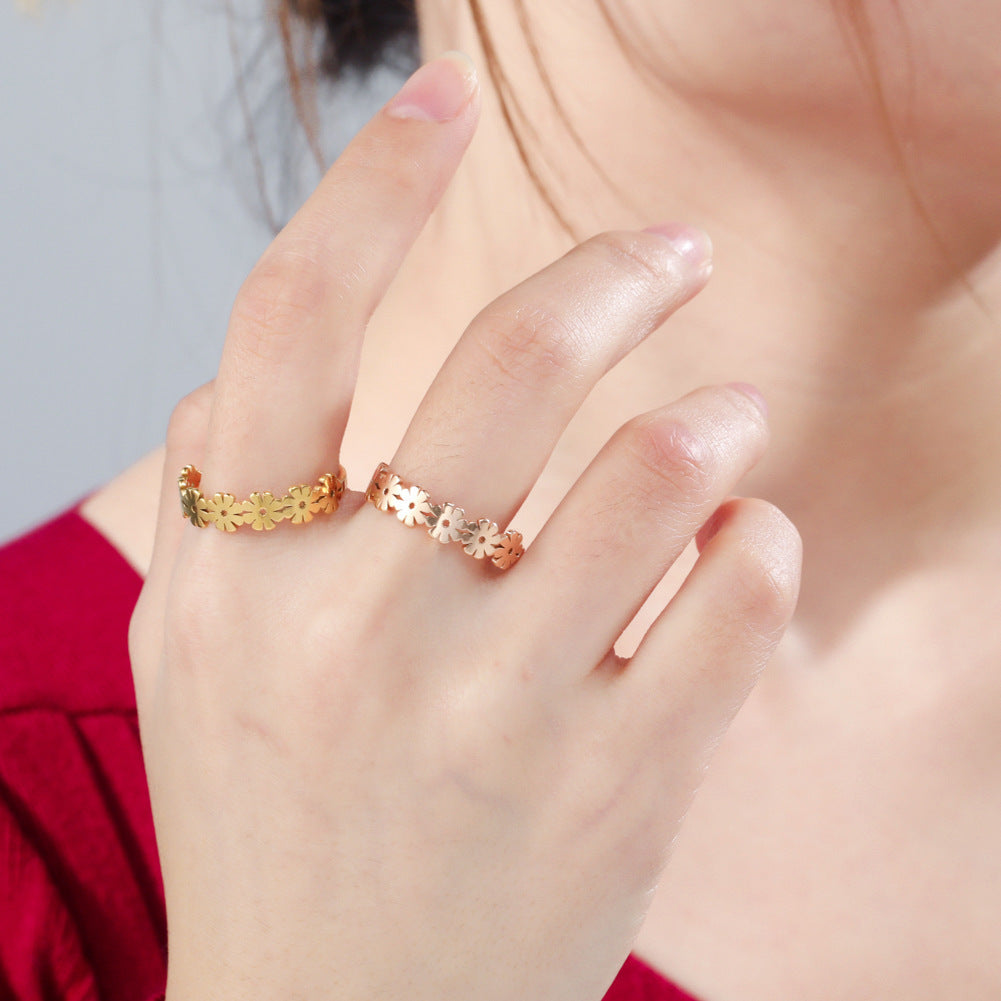 Womens Stainless Steel Ring Hollowed Seven Flowers Geometric Electroplated Fashion Jewelry Rose Gold Size 7 8 9