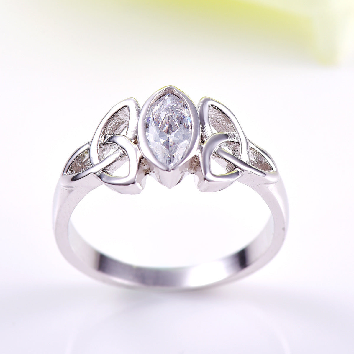 Diamond Shaped Ring Platinum Plated Copper Band White Gold Emerald Zircon Stones Fashion Jewelry Elegant Gift