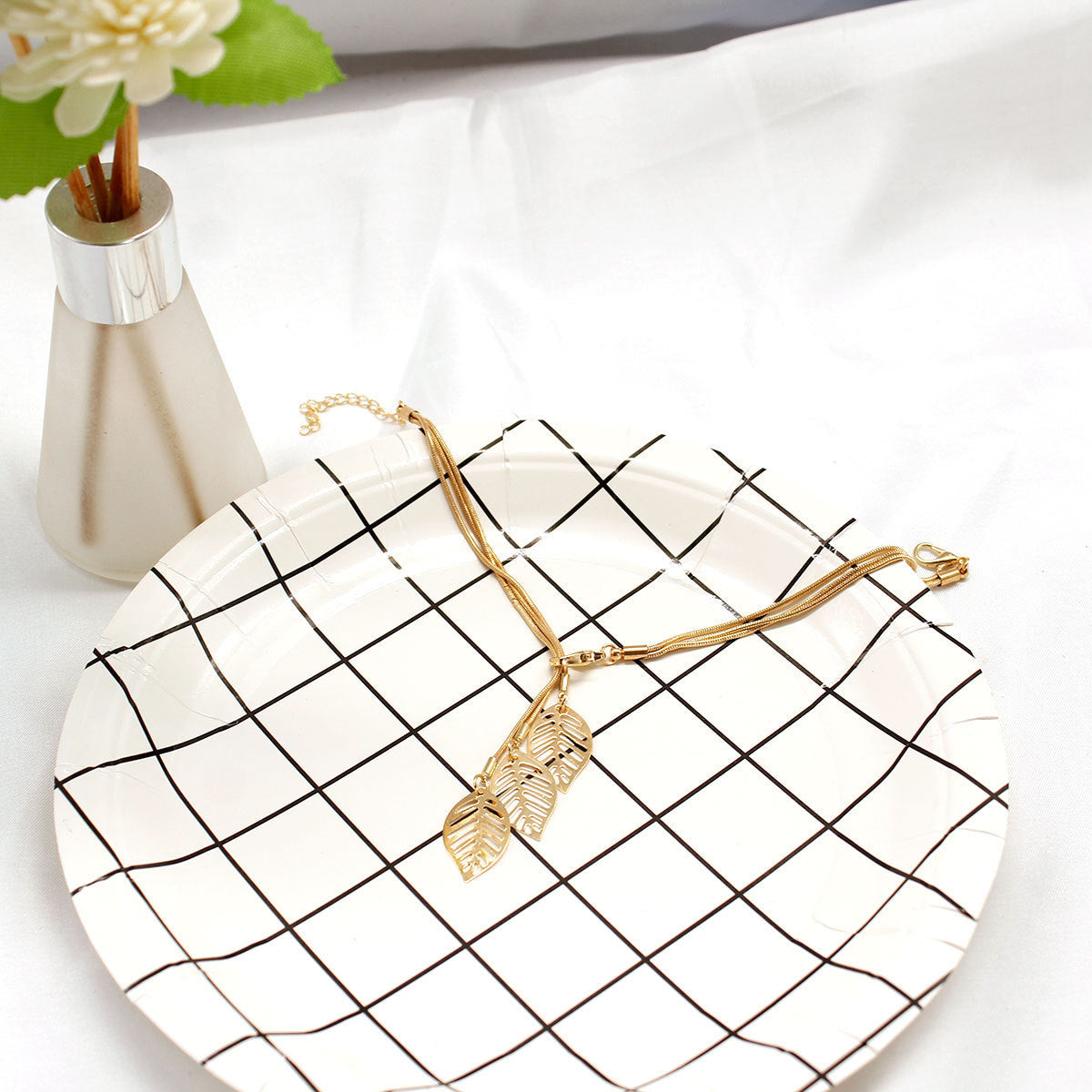 Womens Leaf Bracelet Hollow Alloy Wire Mesh Cuff Bangle Fashion Jewelry Delicate Design Gold Tone Everyday Use