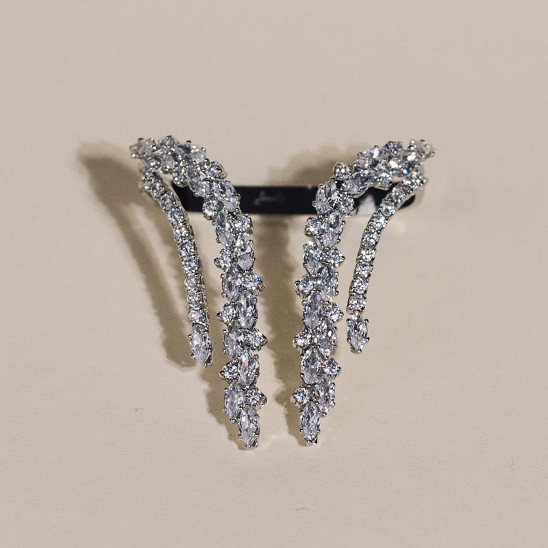 Womens Zircon Ring Diamond Accent Luxury Bridal Ring Wedding Jewelry Electroplated Silver Geometric Ring for Her Elegant Anniversary Ring Gift