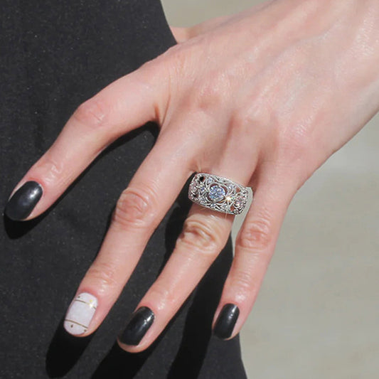 Retro Hollow Design Copper Zircon Ring For Women White Gold Tone Circle Jewelry Size 6 7 8 9 10 Timeless Style