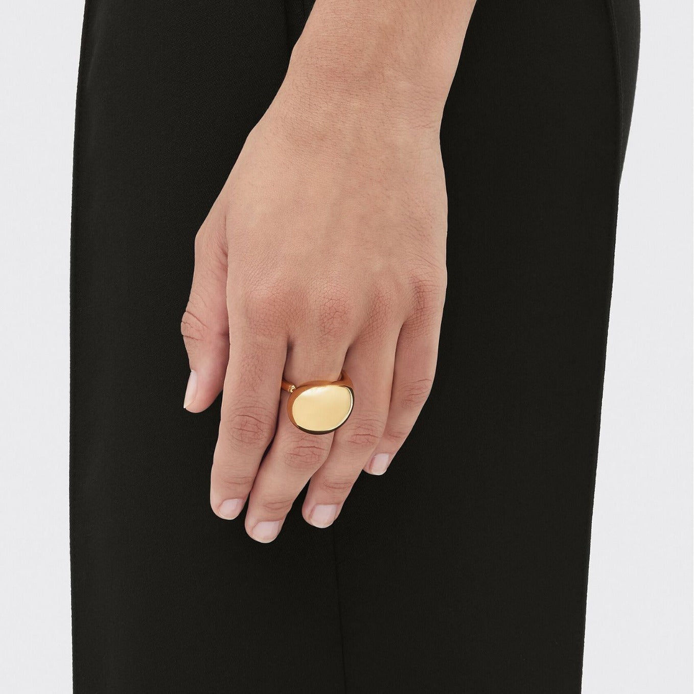 Elegant Water Drop Ring in Gold Tone Stainless Steel for Women Old Money Style Jewelry Elegant Sparkling Style