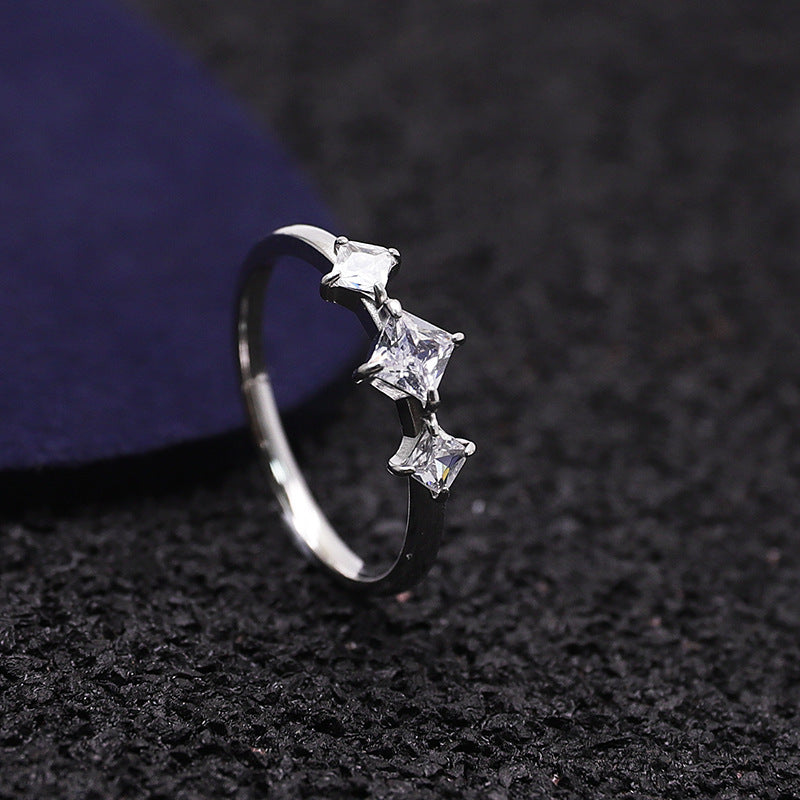 Womens Zircon Ring With Cube Square Design Titanium Steel Ring Geometric Quadrilateral Ring Fashion Spark Luxury