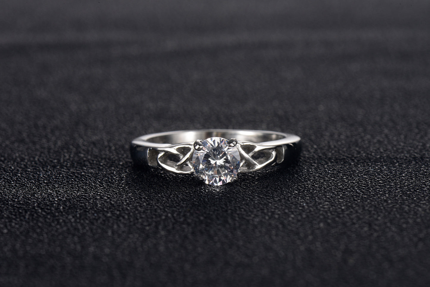 Simple Four Claw Diamond TwoSides Hollow AirQuality Womens Ring Titanium Steel Inlay Ornament Color Size 6 7 8