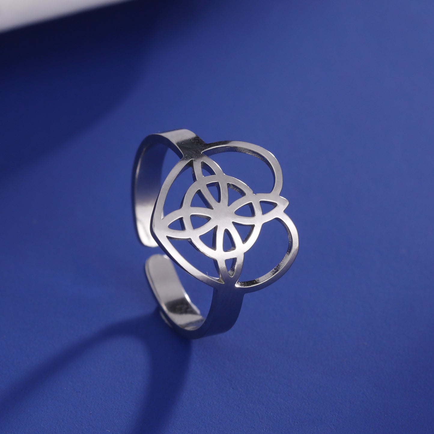 Unisex Stainless Steel Heart Ring Electroplated Titanium Hollow Love Design European American Fashion Accessory