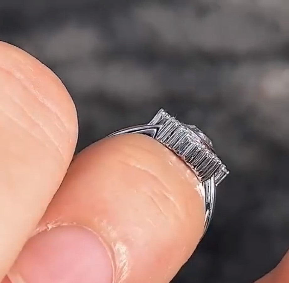 Pear Shape Simulated Diamond Ring With Crown Design European Style Engagement Jewelry Luxurious Gleaming Jewel