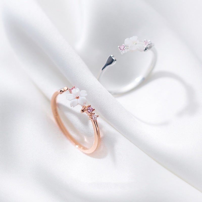 Women's Silver Ring with Sweet Synthetic Shell Flower for Weddings and Occasions Flower Ring Silver Band Women's Fashion Jewelry Gift