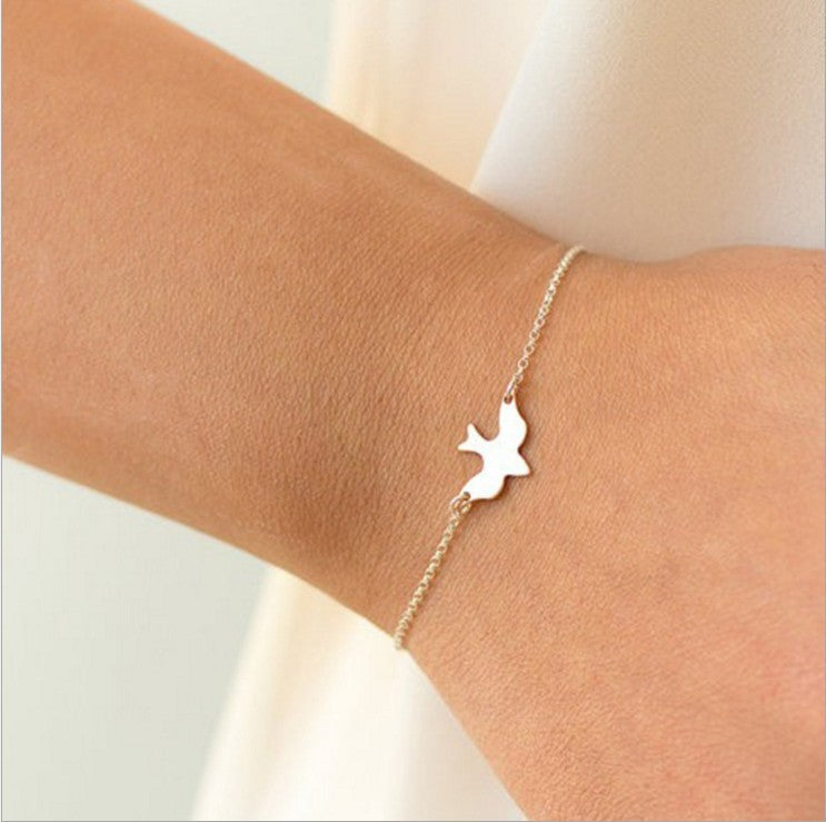 Women Gold Plated Alloy Chain Bracelet With Pigeon Charm Zodiac Animal Jewelry Elegant Fashionable Gift Styles