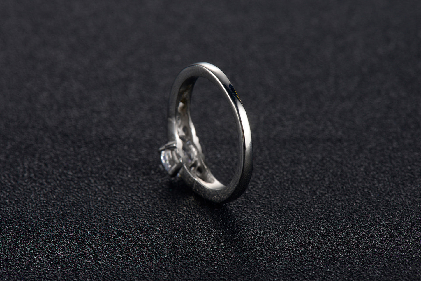 Simple Four Claw Diamond TwoSides Hollow AirQuality Womens Ring Titanium Steel Inlay Ornament Color Size 6 7 8