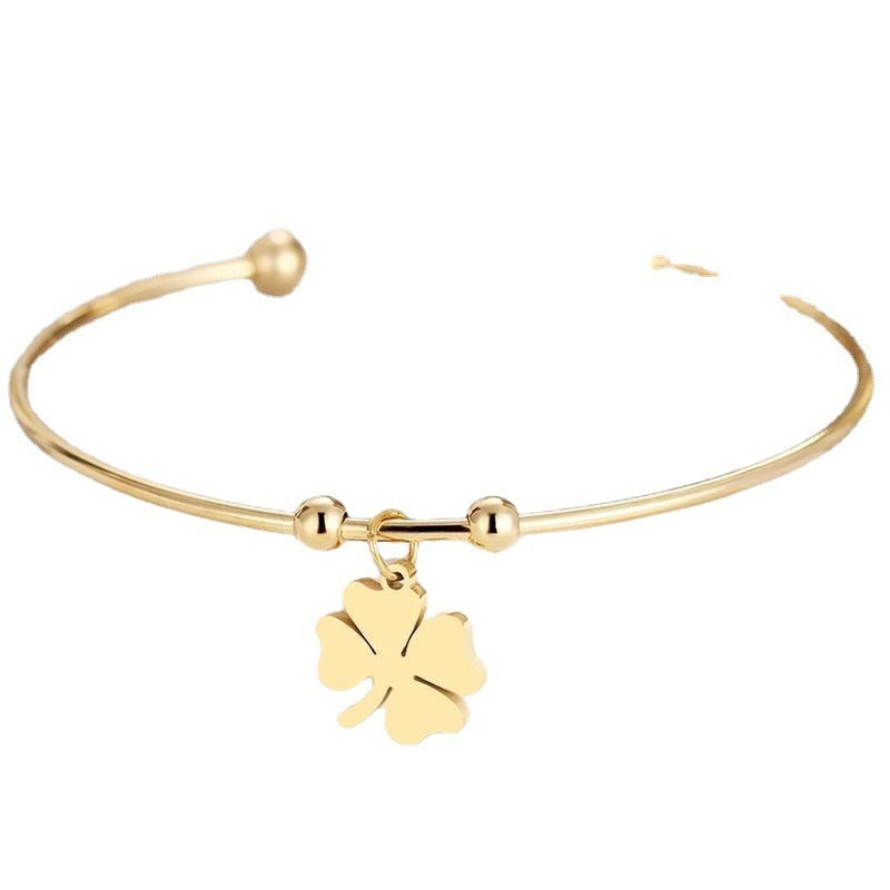 Womens Gold Leaf Clover Pendant Bracelet Alloy Electroplated Leaf Charm Jewelry For Her Elegant Everyday Accessory Gift