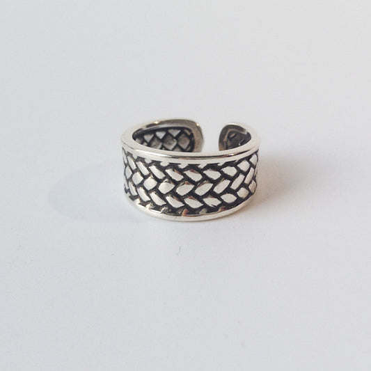 Snakeskin Braided Wide Ring for Women Fashion Accessory Jewelry Silver Tone Stylish Vintage Geometric DesignXy
