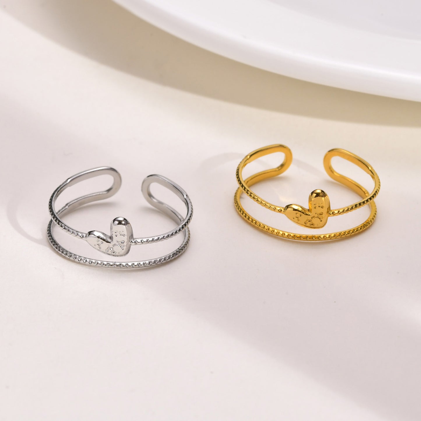 Womens Heart Shaped Ring 18K Gold Plated Titanium Steel Adjustable Open Ring Elegant Circle Jewelry Gift Style