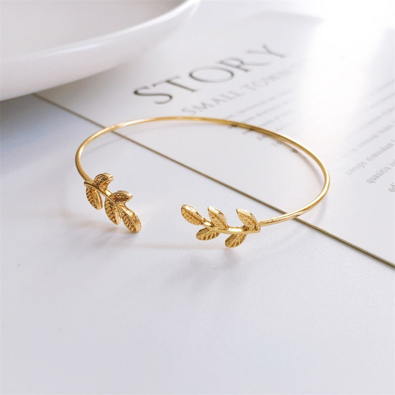Womens Floral Bracelet Electroplated Alloy Jewelry With Flower Design And Leaf Accents Elegant Gifting For Her