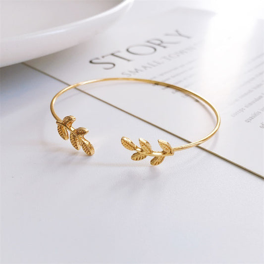 Womens Floral Bracelet Electroplated Alloy Jewelry With Flower Design And Leaf Accents Elegant Gifting For Her