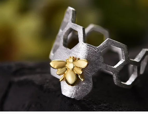 Adjustable Insect Ring Alloy Bee Hive Jewelry Ring For Women And Girls Electroplated Unique Look For Daily Wear Style