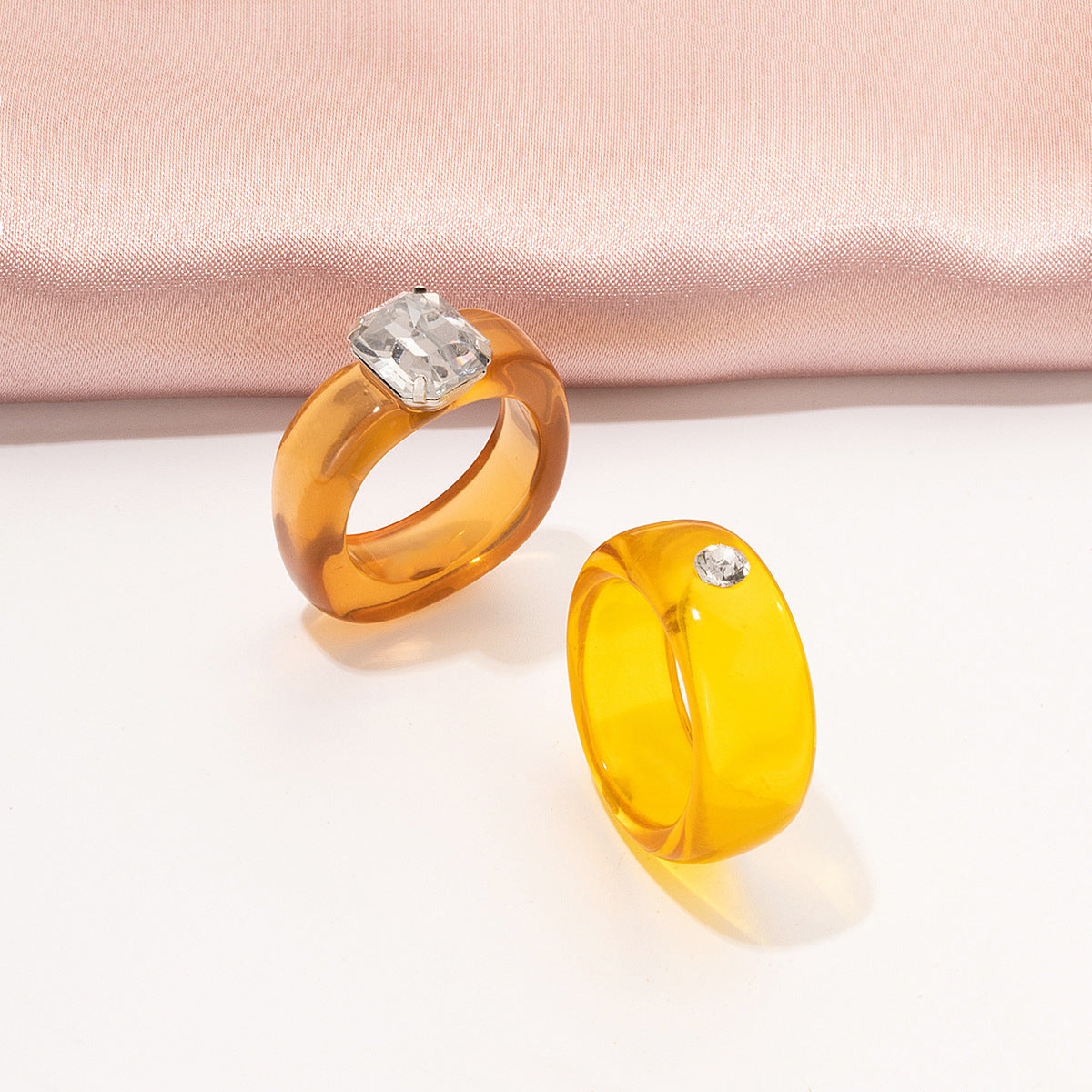 Geometric Acrylic Resin Ring Set For Women With Alloy Inlaid Gems Amber Color Fashion Jewelry Shiny Gem Accent