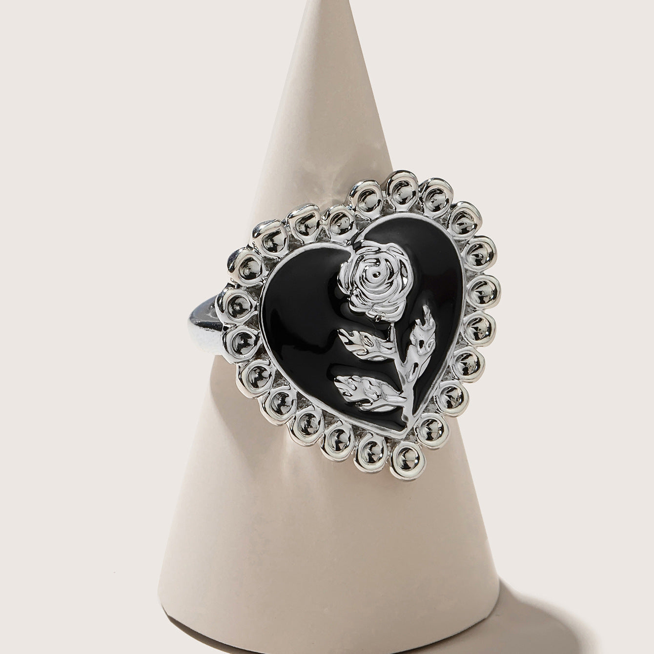 Electroplated Alloy Ring With Rose Love Heart Stainless Steel Design Fashion Jewelry Adds Elegance And Romance