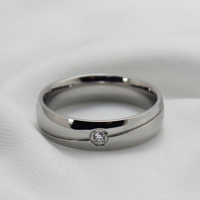 Personalized Simple Ring With Solitaire Diamond Engraved