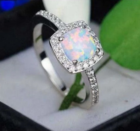 Opal Ring For Women And Girls Metal Band Jewelry Elegant Gemstone Ring For Anniversary Or Engagement And Shine