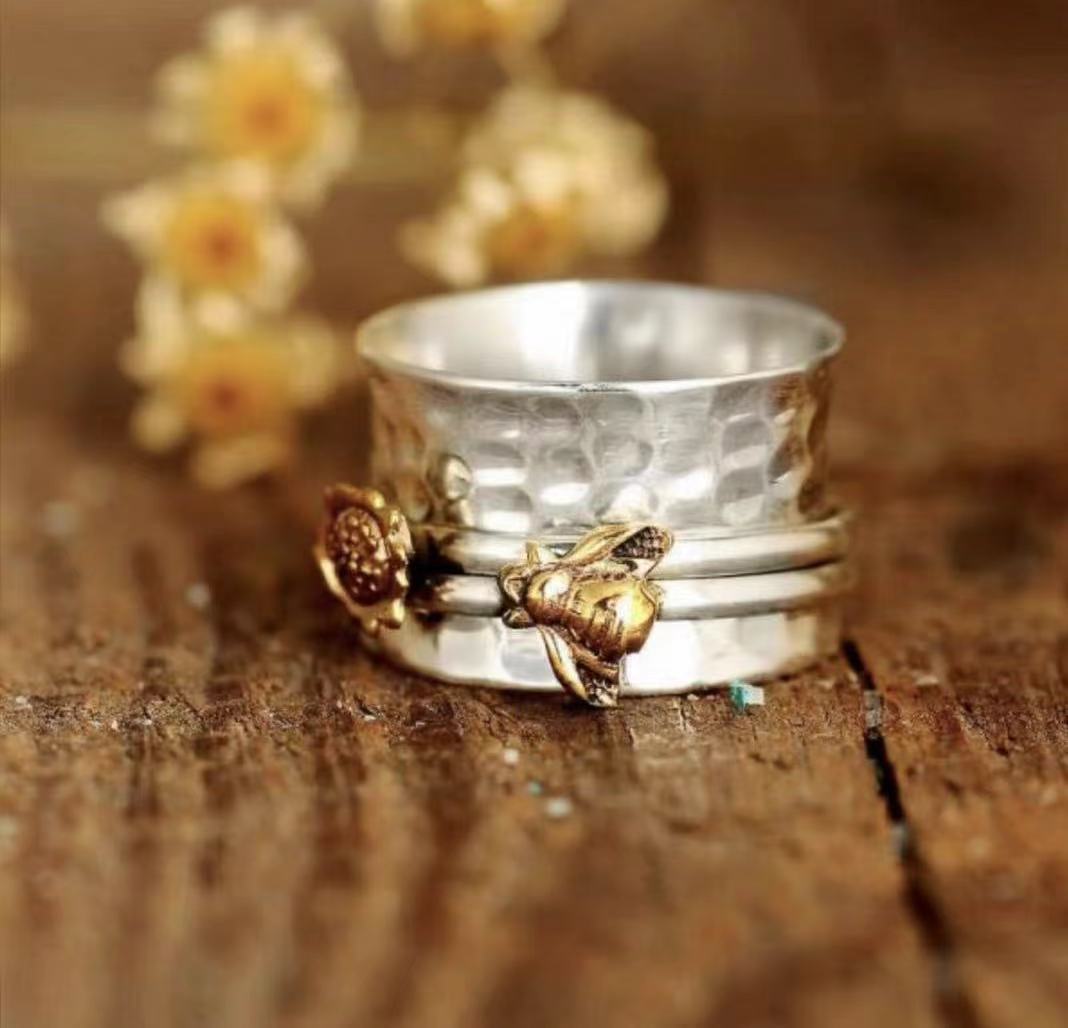 Two Tone Alloy Ring With Bee And Flower Design Wide Band