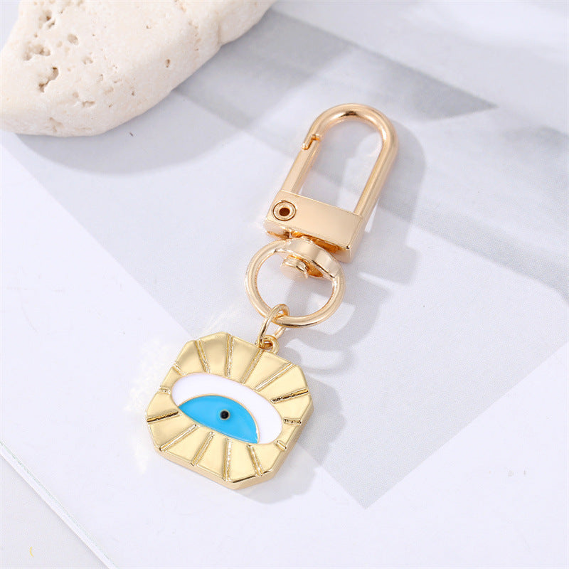 Eye Keychain Pendant Durable Metal Key Chain With Love Heart Design Carved Oil Dripping Decoration Extra Shine