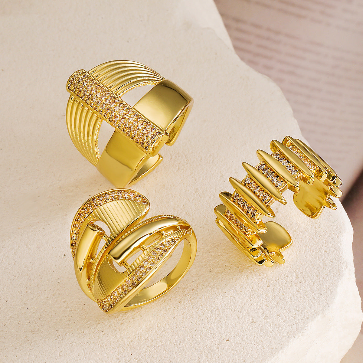 Simple Personality Copper Plating 18K Gold Open End Zircon Ring For Women Stylish Accessory With Subtle Zircon