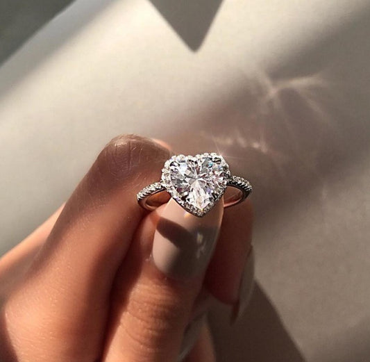 Elegant Unisex Zircon Ring Fashion Jewelry In Gold And Silver For Men And Women With Natural Gemstone Gleaming Finish