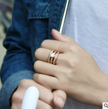 Three Ring Design Inlaid Crystal Zircon Fashion Ring Creative Alloy Plated Jewelry Womens Statement Ring Elegant Party