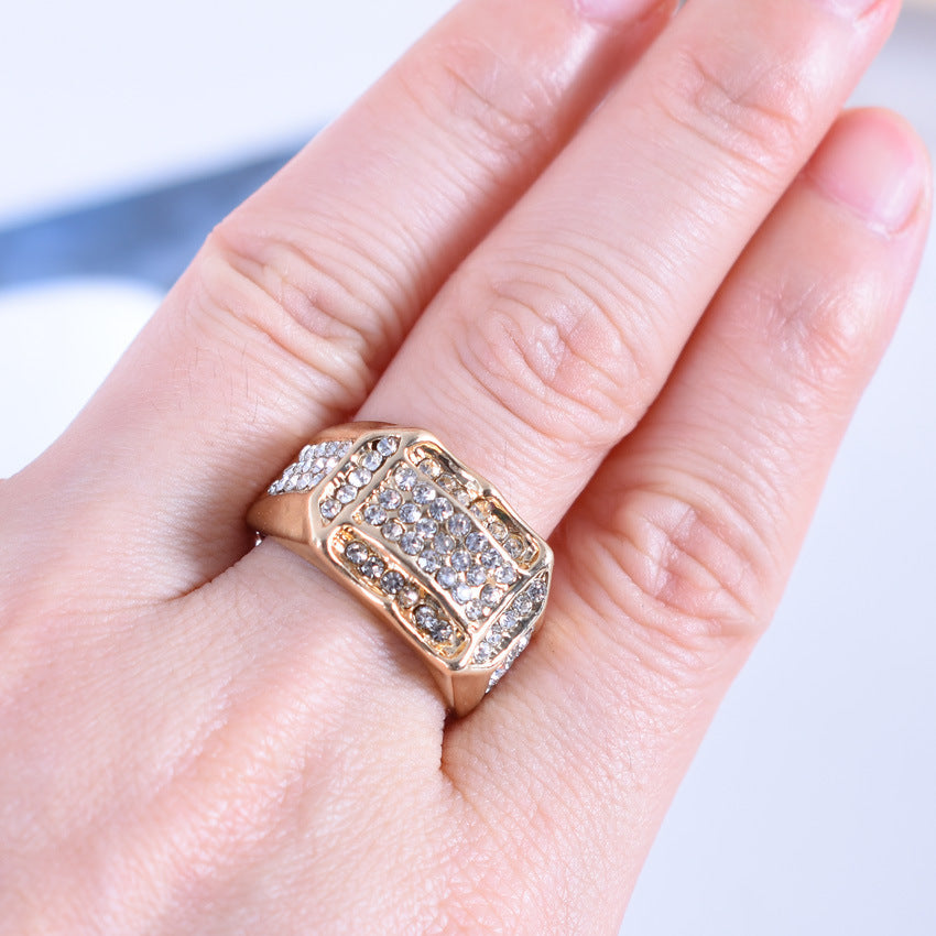 Unisex Alloy Ring With European Diamond Design Fashion Jewelry Statement Band Ring Gold Or Silver Finish Smooth Comfort