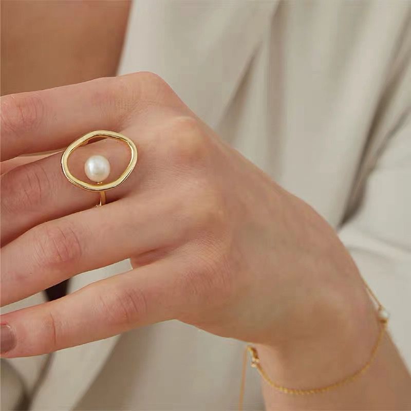 Womens Pearl Ring Geometric Alloy Ring Electroplated Pearl Inlaid Korean Fashion Vintage Gift Statement Accessory