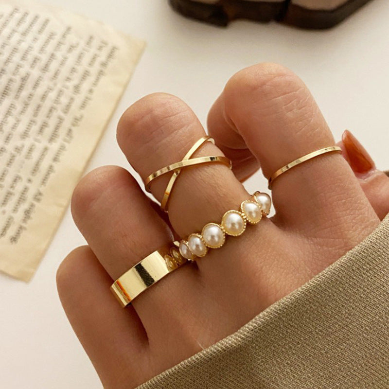 Retro Inlaid Pearl Ring Set Four Piece Golden Metal Rings Baking Varnish Finish Fashion Jewelry Set Accessory