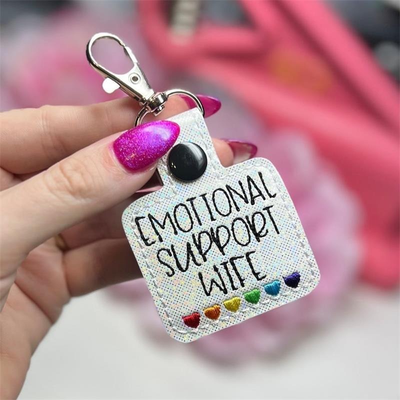 Rainbow Heart Zinc Alloy Keychain American Design Fashion Accessory Heart Snap Keychain For Keys And Bags Glow
