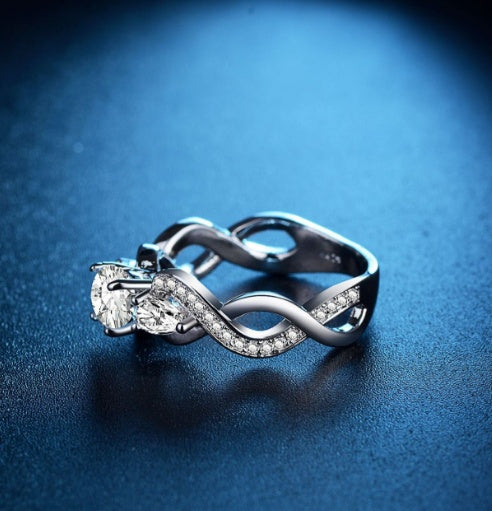 White Copper Ring With Zircon Inlay Five Point Five Millimeter Stone Elegant Design Fashion Jewelry Hot Seller