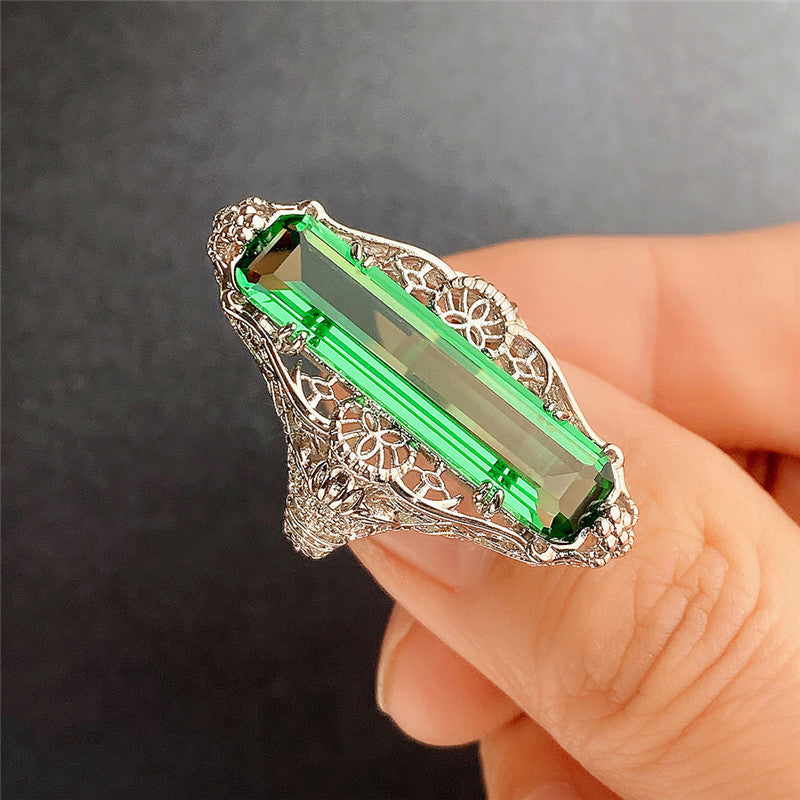 Retro Hollow Pattern Green Zircon Ring For Women Elegant Copper Jewelry Gift Idea Elegant Everyday Accessory X