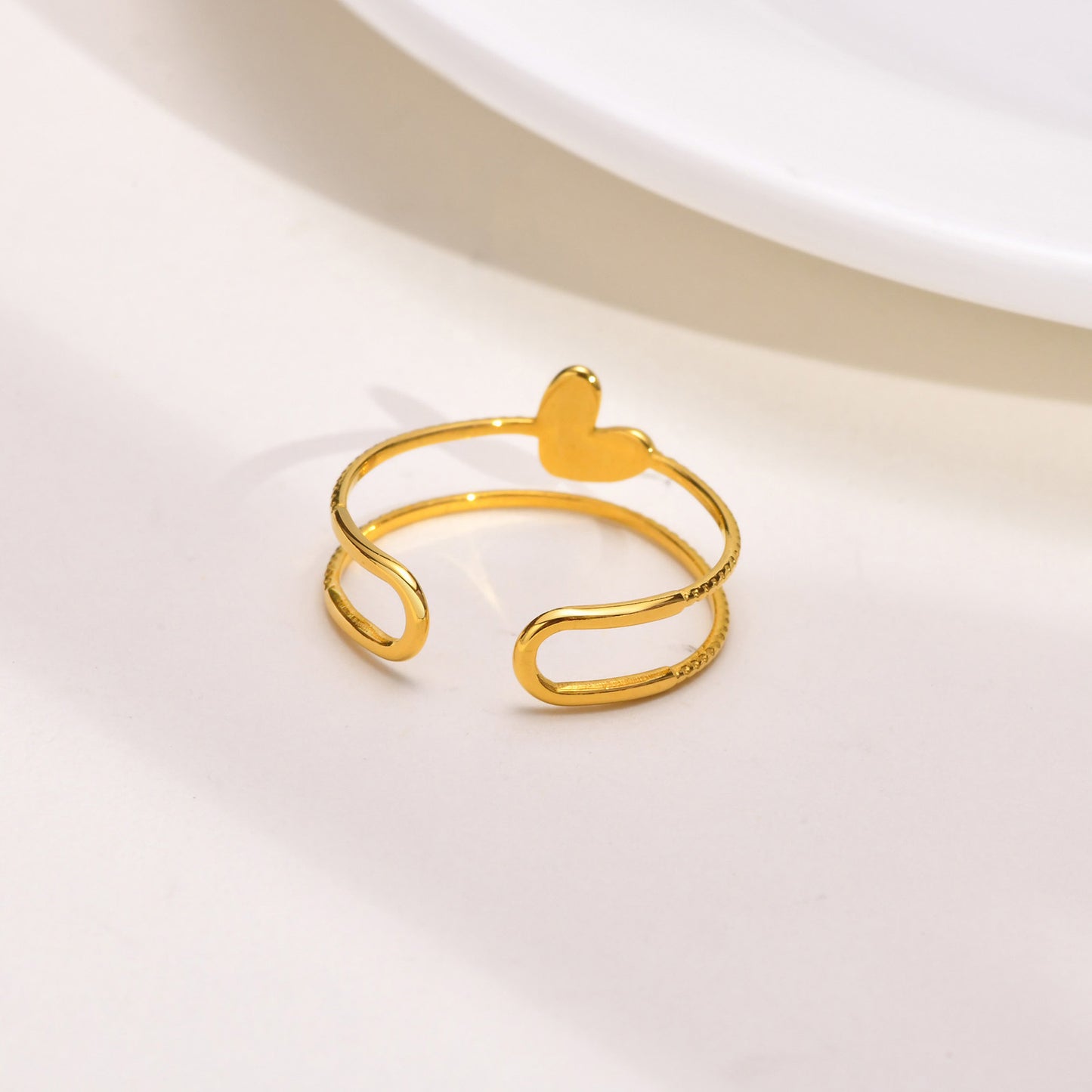 Womens Heart Shaped Ring 18K Gold Plated Titanium Steel Adjustable Open Ring Elegant Circle Jewelry Gift Style