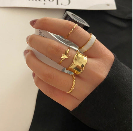 Womens Alloy Butterfly Ring Simple Design Fashion Temperament Electroplated Hollowed Out Love Ring Sleek Style