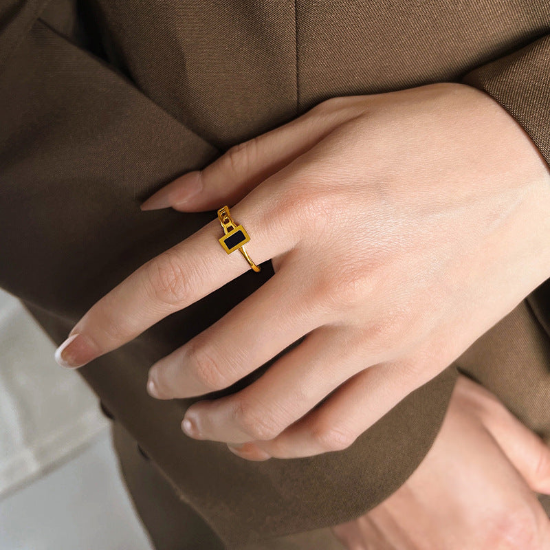 Women's Titanium Steel Ring Electroplated Fashion Jewelry Rectangular Chain Design Gold And Black Style For Her