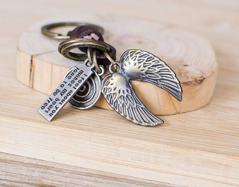 Unisex Cowhide Leather Keychain Retro Rock Angel Wings Alloy Key Ring Accessory for Keys Bags Vintage Style Accessory