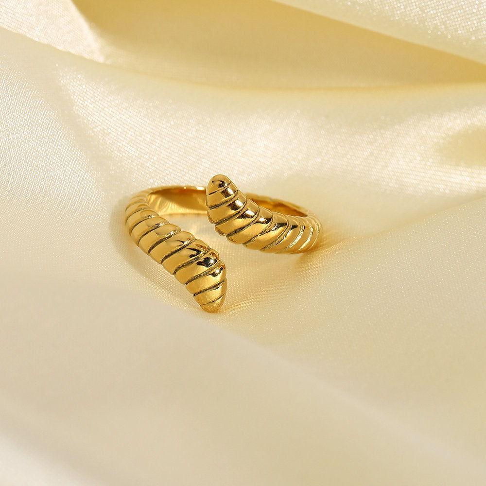 Stainless Steel Snake Ring Gold Plated Horn Pattern
