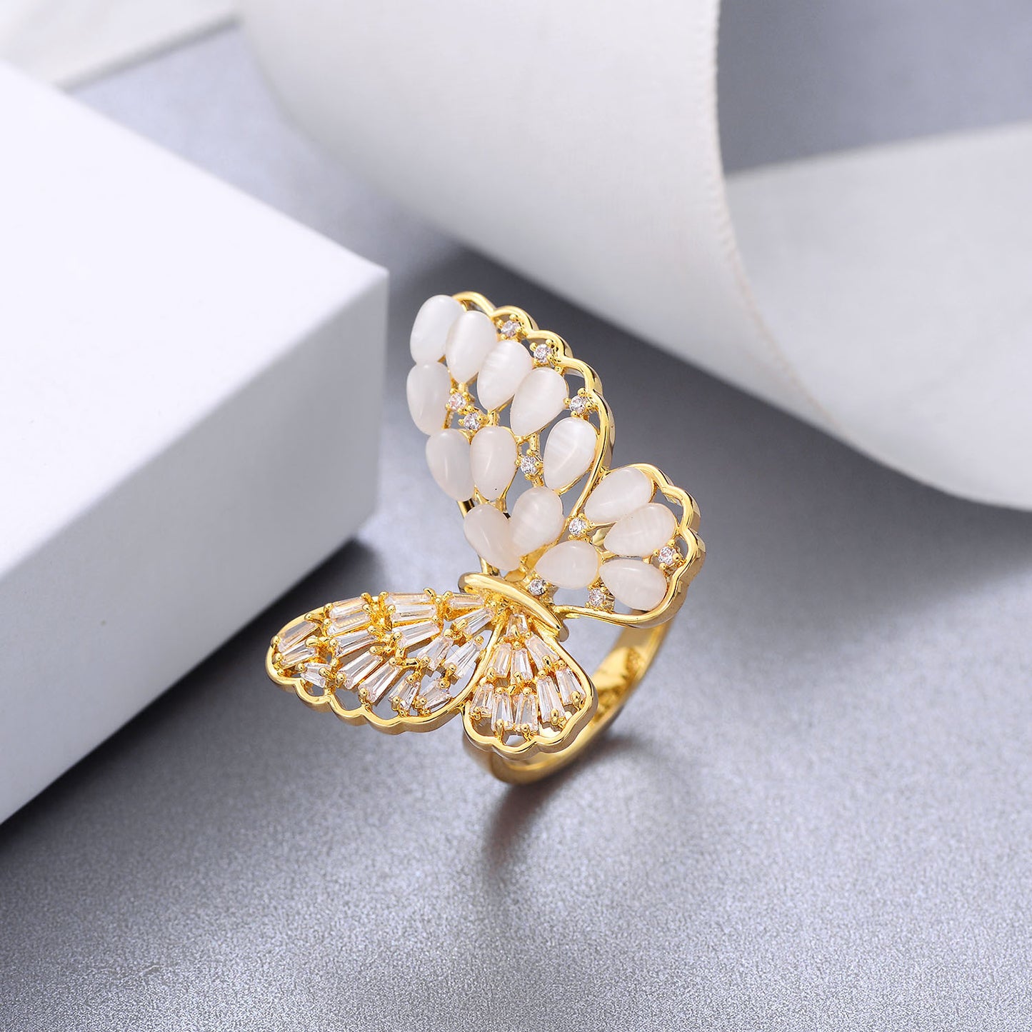 Women's Butterfly Ring with Zircon Inlay Golden Korean Fashion Ring Trendy Statement Ring Individually Packed Jewelry Gift for Her Elegant Ring