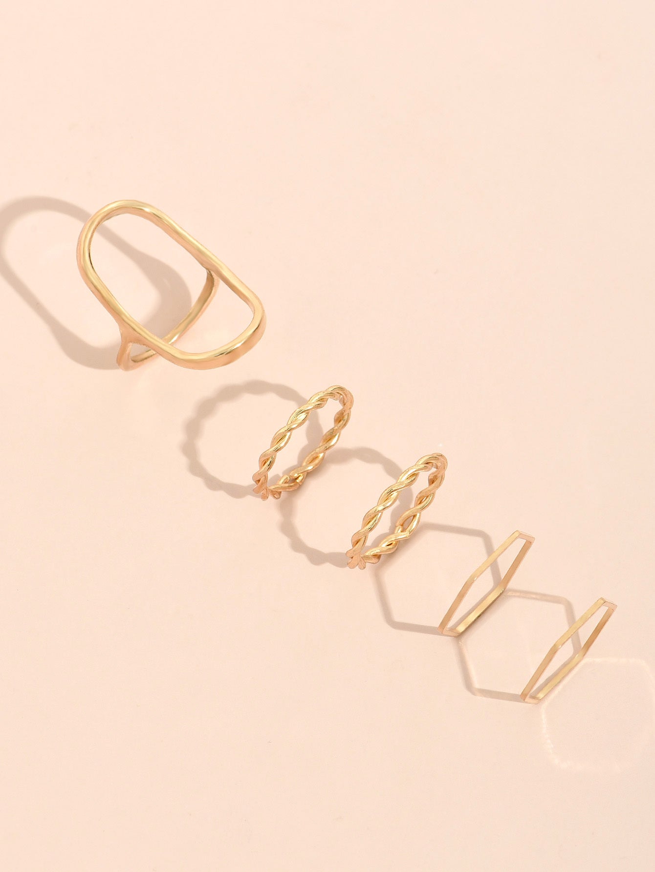 Fashionable Alloy Golden Ring For Women Party Accessory